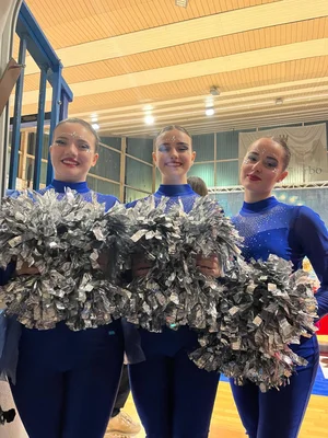 Trio Pom - Concentrazione Pre-Gara — Majorettes Onda Azzurra, Jesolo