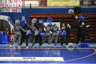 Defilé Pom - Tema Eminem — Majorettes Onda Azzurra, Jesolo