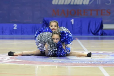 Duo Cadette Pom - Posa iniziale — Majorettes Onda Azzurra, Jesolo