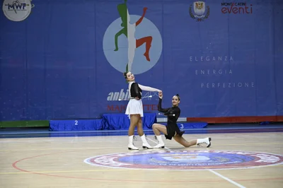 Duo Bastone Junior - Posa finale — Majorettes Onda Azzurra, Jesolo
