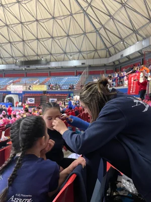 Rituali di preparazione - Trucco e parrucco — Majorettes Onda Azzurra, Jesolo