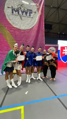 Spirito Italiano - Foto con i Team Nazionali — Majorettes Onda Azzurra, Jesolo