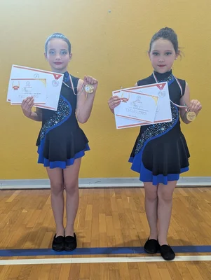 Orgoglio al Debutto - Cadette con Medaglia — Majorettes Onda Azzurra, Jesolo