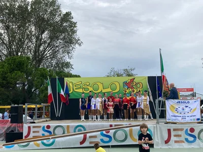 Podio Ufficiale con le Autorità Locali — Majorettes Onda Azzurra, Jesolo