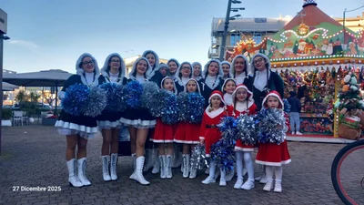 Villaggio di Natale Jesolo - Esibizione Festiva — Majorettes Onda Azzurra, Jesolo