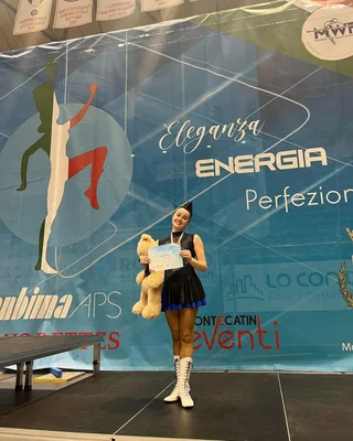 Solo Pom Senior - Premiazione sul Podio — Majorettes Onda Azzurra, Jesolo