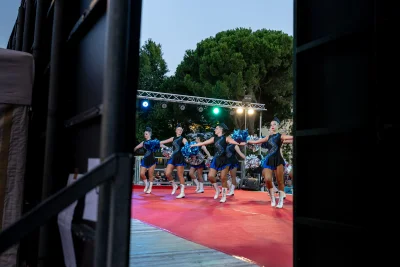 Coreografia vista dal retro del palco — Majorettes Onda Azzurra, Jesolo