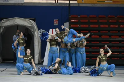 Piramide Majorettes Tema Orientale - Azzurro e Oro — Majorettes Onda Azzurra, Jesolo